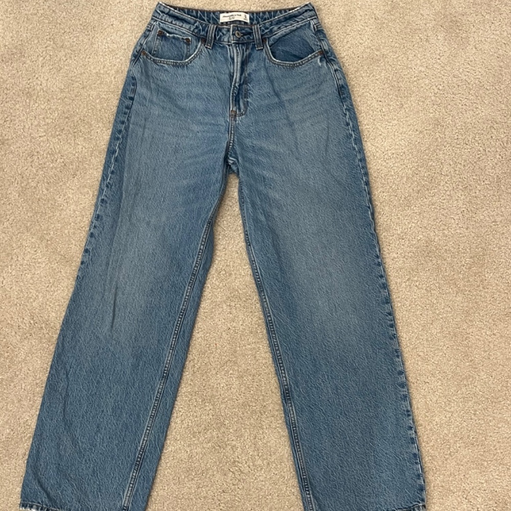 Abercrombie & Fitch Curve Love High Rise Loose Jean - Medium Wash - Picture 2 of 7